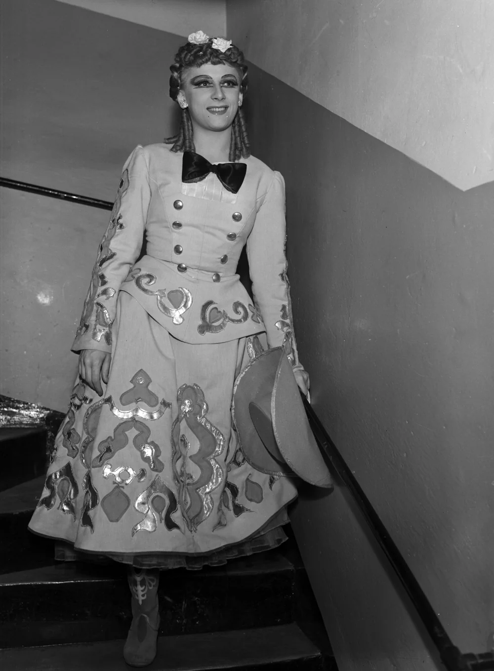 Mia Slavenska en costume pour Ghost Town, photographiée pour le Los Angeles Daily News.