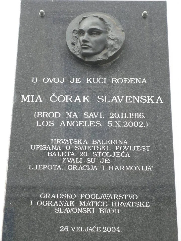 Plaque commémorative de Mia Čorak Slavenska à Slavonski Brod.